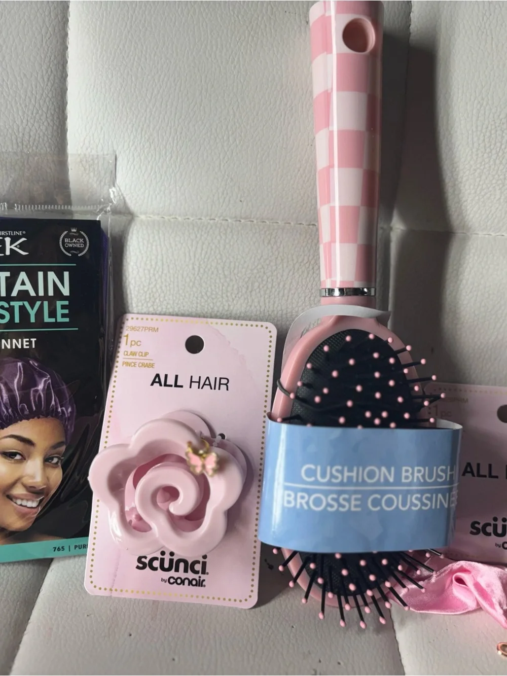 scunci Pink Check Handle Cushion Brush with Matching Pink Flower Clip